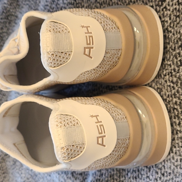 Shoes(sold) - Picture 3 of 9